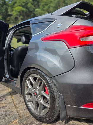 FORD FOCUS 2.0 TITANIUM PLUS FASTBACK 16V FLEX 4P POWERSHIFT
